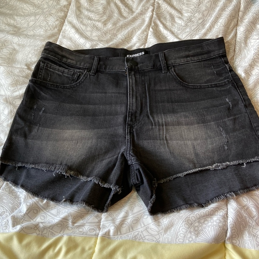 Stretchy denim shorts